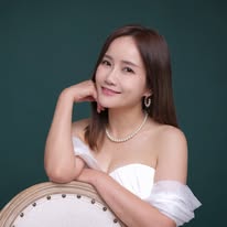 Queenie  Wong